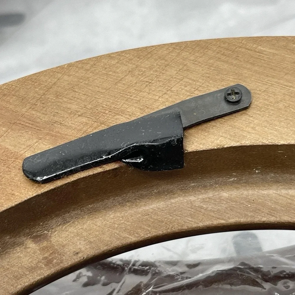 Van Hygan & Smythe Round Wood 8.5
